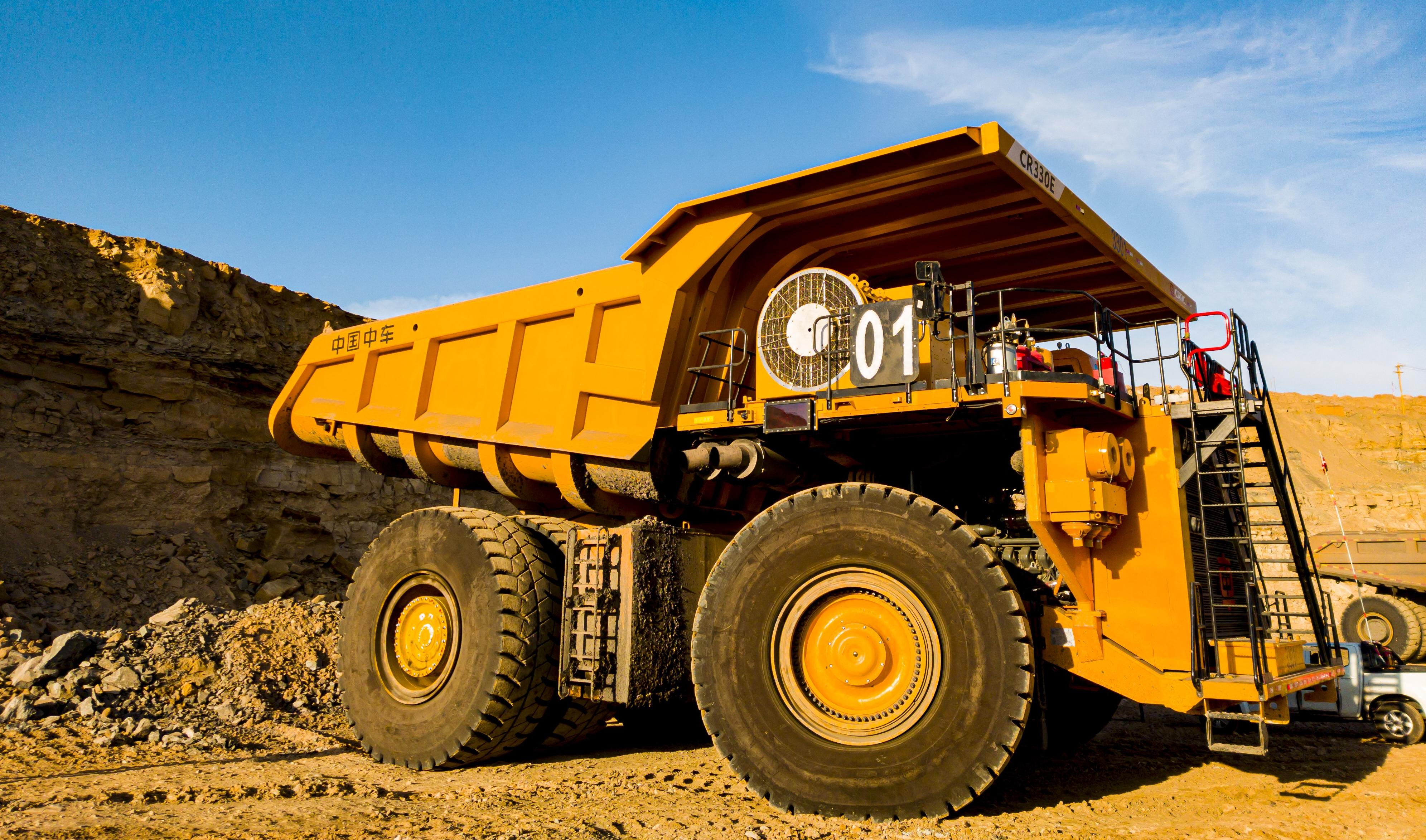 Карьерный самосвал CR330E